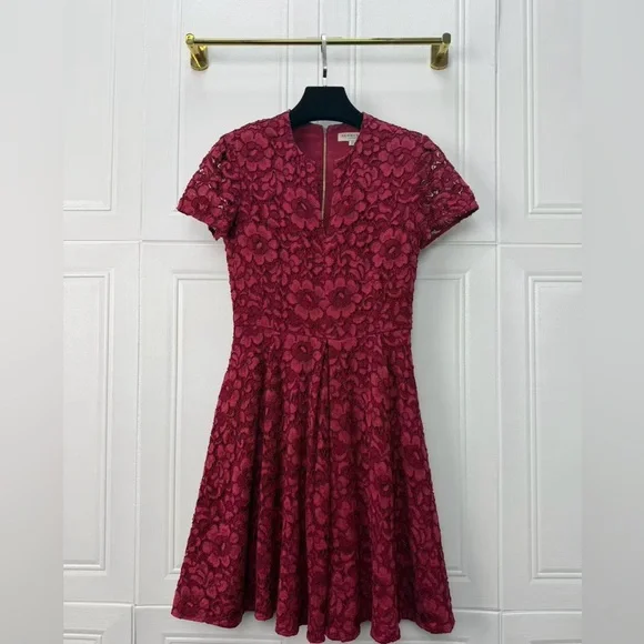 🚩steal Authentic Burberry Floral Lace Midi Dress in Deep Red - Picture 1 of 7